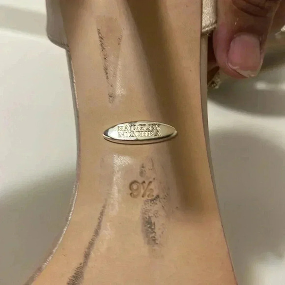 Badgley Mischka Collection Badgley Mischka Crystal Embellished great condition - Picture 10 of 12